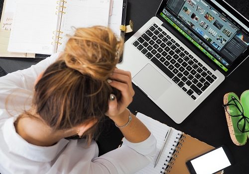 eating-lunch-at-desk-health